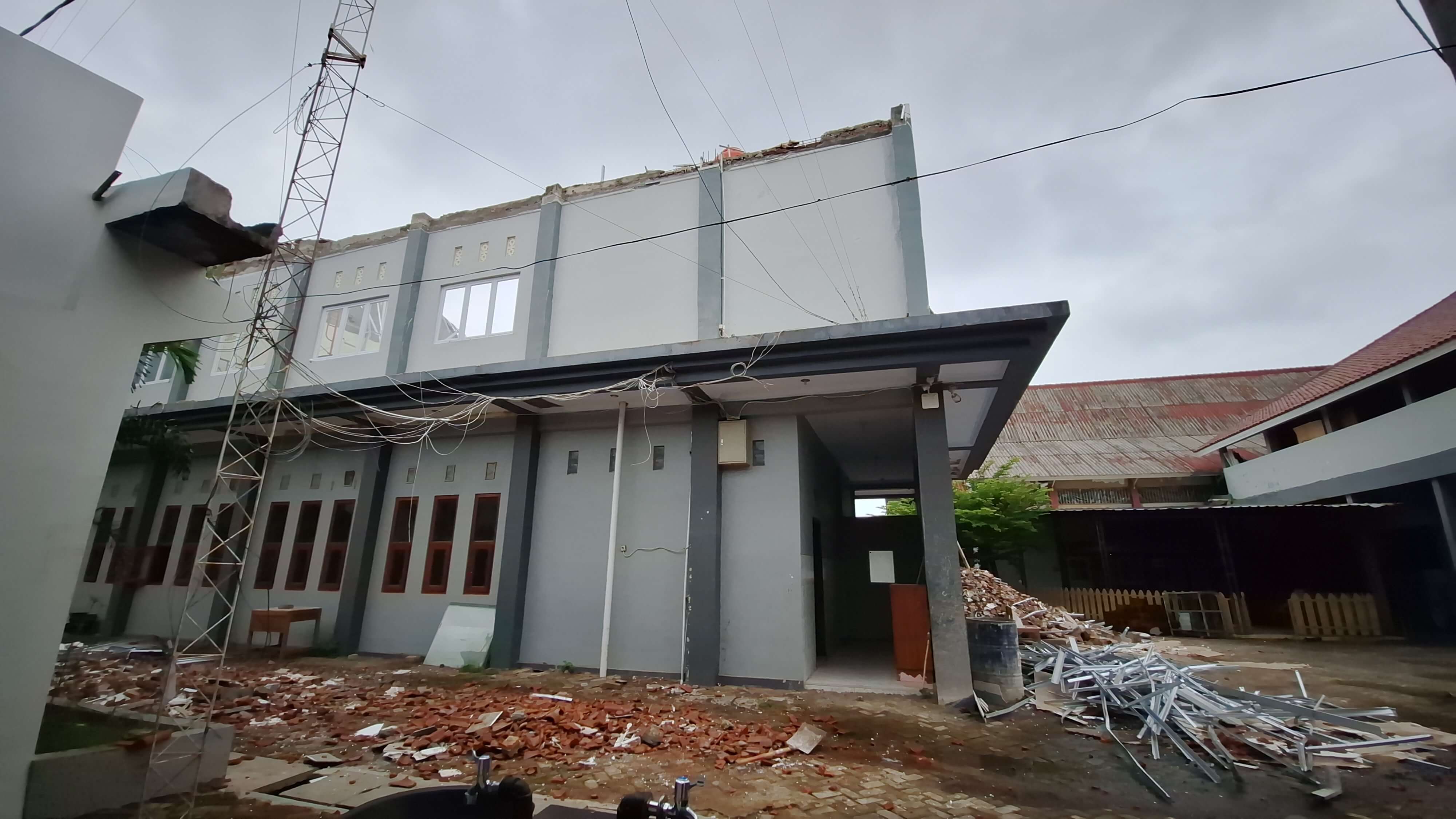 Atap Gedung SMA Negeri 3 Pekalongan Roboh