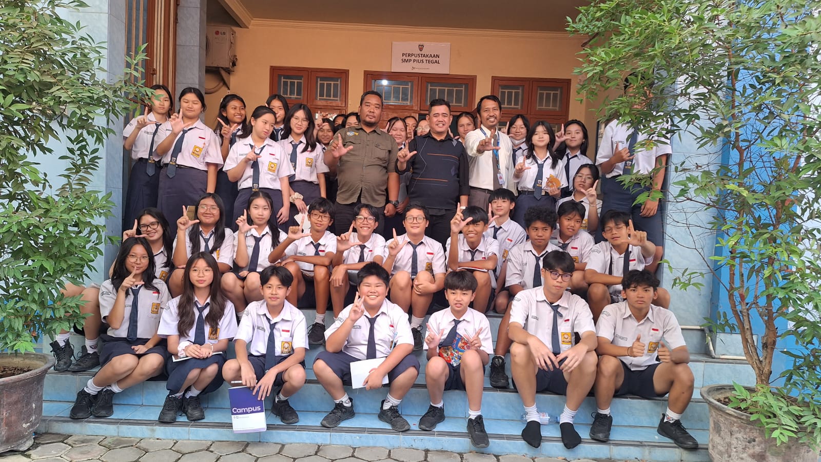 Pengurus OSIS dan Siswa SMP Pius Tegal Ikuti Pelatihan Jurnalistik