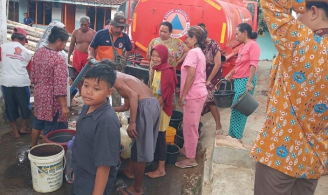 BPBD Kabupaten Tegal Gencarkan  Layanan Distribusi Bantuan Air Bersih kepada Masyarakat 