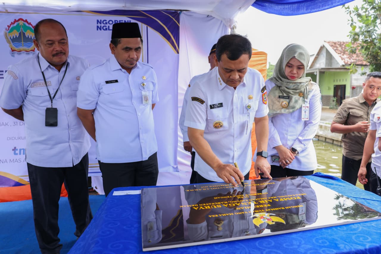 Gubernur Jateng Resmikan Pompa Tenaga Surya Atasi Rob Sayung