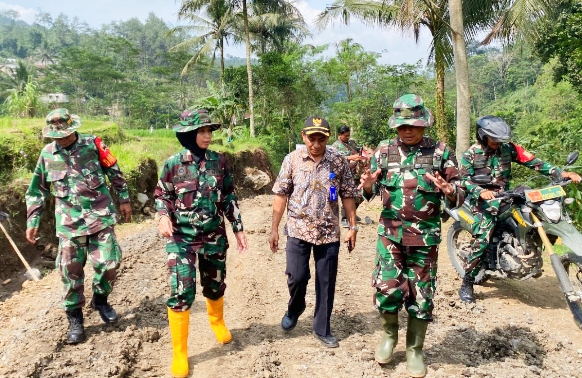 Tim Wasev Korem 071 Wijayakusuma Awasi TMMD Sengkuyung Tahap II Tahun 2025 di Desa Bulakan Kabupaten Pemalang