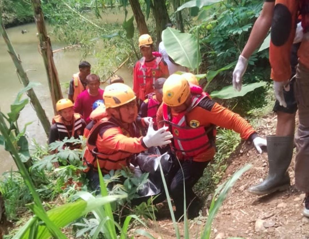 Disuga Terpeleset Saat Mancing, Jenazah Warsito Ditemukan Ngambang di Sungai