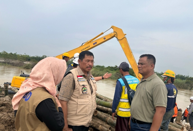 Pj Gubernur Jateng Pastikan Penanganan Korban dan Tanggul Jebol di Demak Dilakukan dengan Baik 