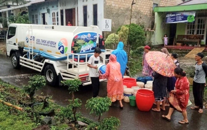 Posko Bencana Pulosari Terima Bantuan Air Bersih dari PDAM Pemalang 