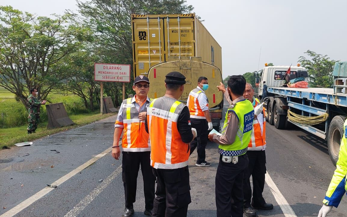 Trailer Tabrak Tangki di Tol Tangerang-Merak, Satu Orang Meninggal 