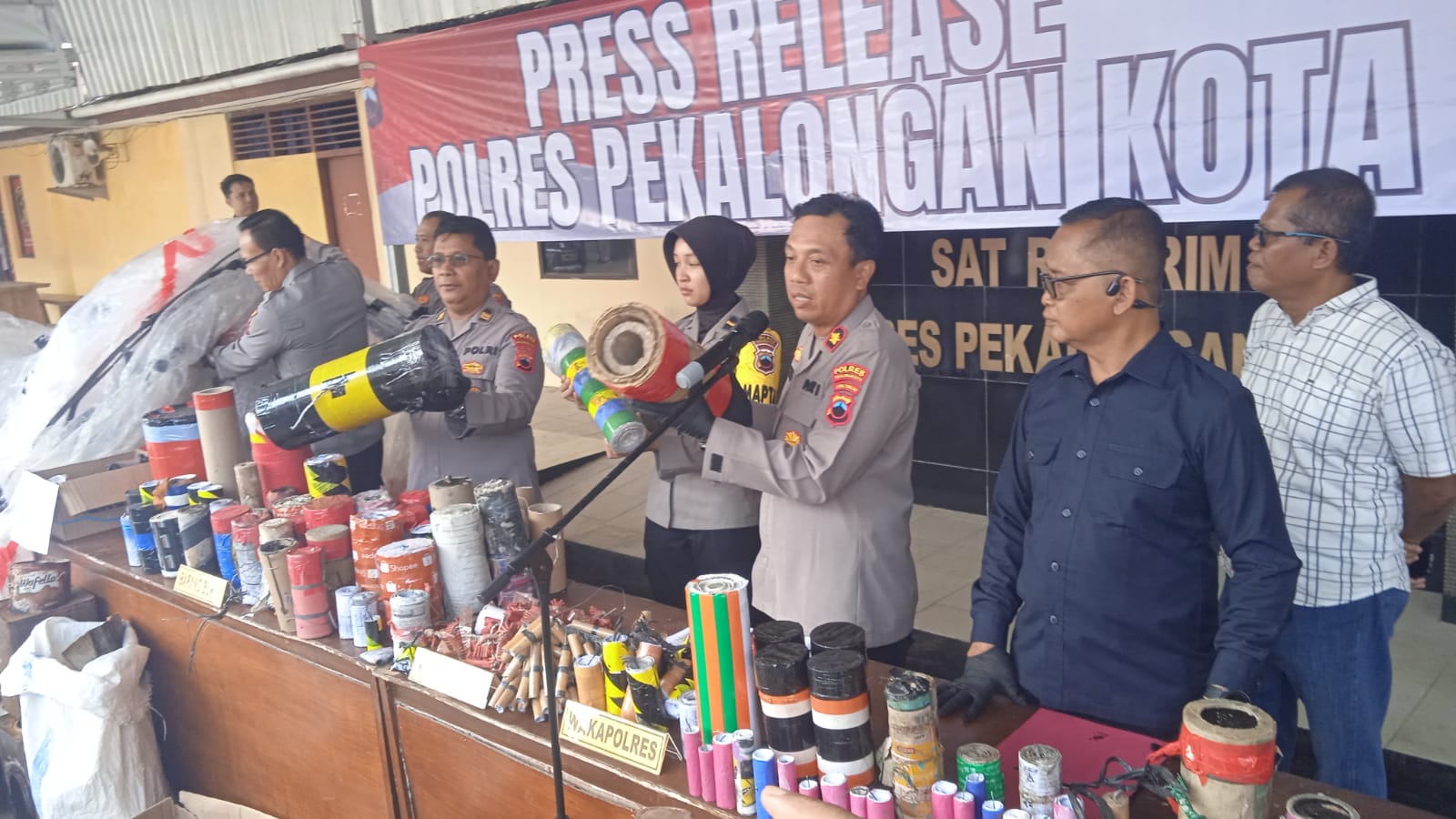 Razia di Kota Pekalongan, Polres Sita 76 Balon Liar dan 684 Petasan