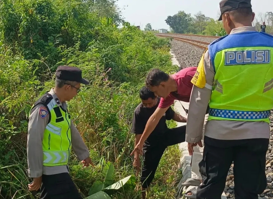 Diduga Tertemper Kereta Api, Lansia Dilaporkan Tewas Saat Dibawa ke Rumah Sakit