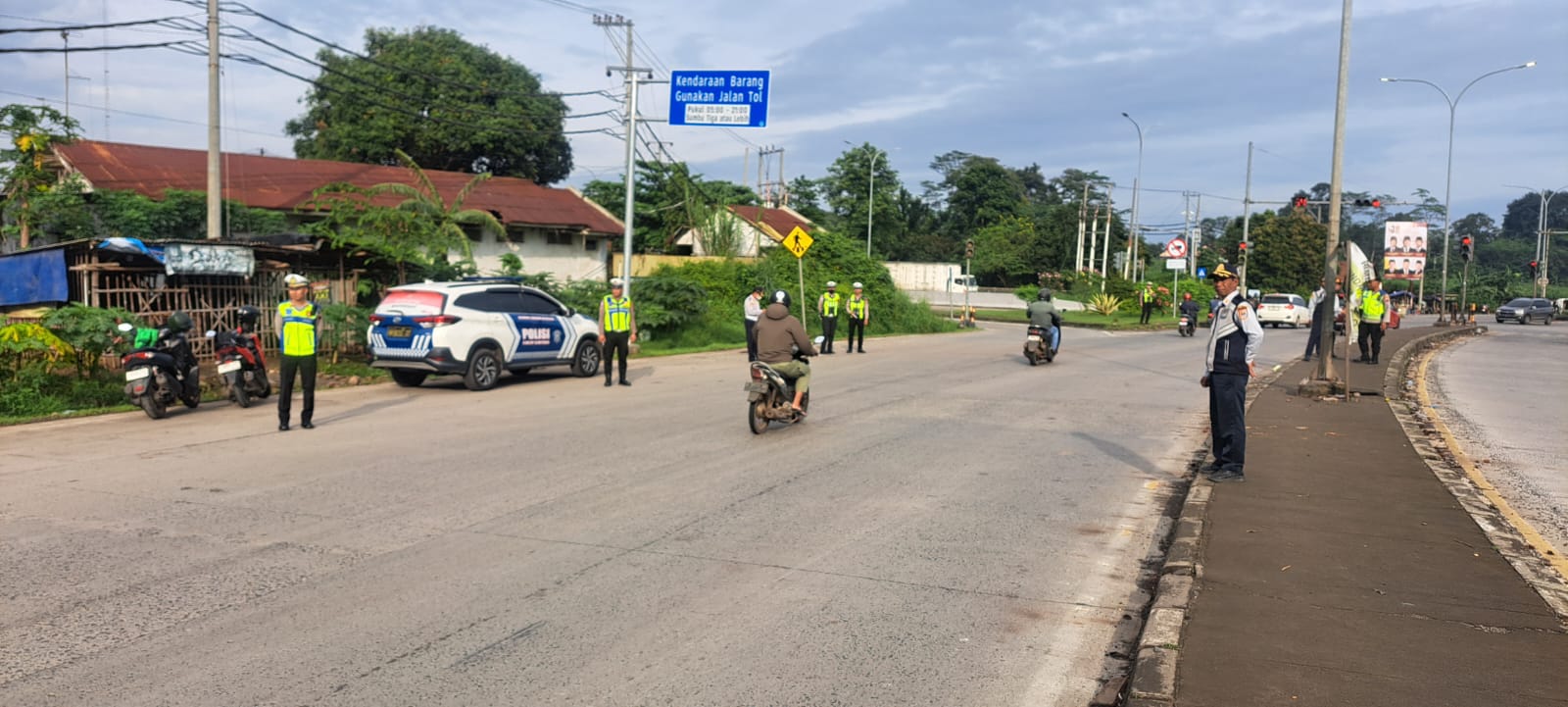 Satlantas Batang Perketat Truk Sumbu 3, Wajib Lewat Tol Kandeman