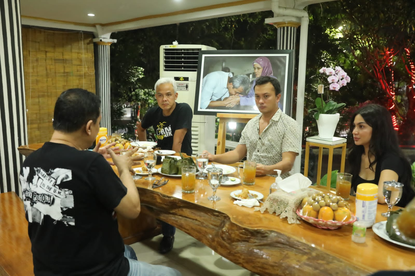 Pemeran Film Sayap Sayap Patah Ngobrol Ngalor-Ngidul Saat Dijamu Ganjar Pranowo