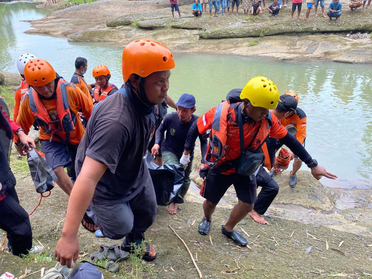 Diduga Terpleset, Pemancing Ditemukan Tak Berbyawa