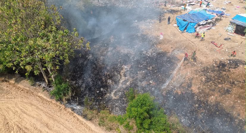 Diduga Akibat Puntung Rokok Terangkut Sampah Baru, Area TPA Landoh Rembang Membara Pagi Hari
