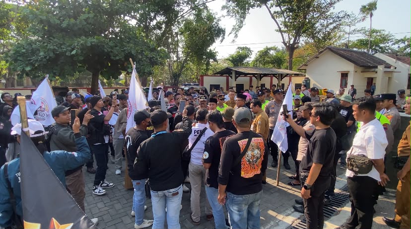 Rembang Memanas! Ribuan Massa Forrbes Dobrak Gedung DPRD, Bongkar Skandal Anggaran Fiktif dan JPTP