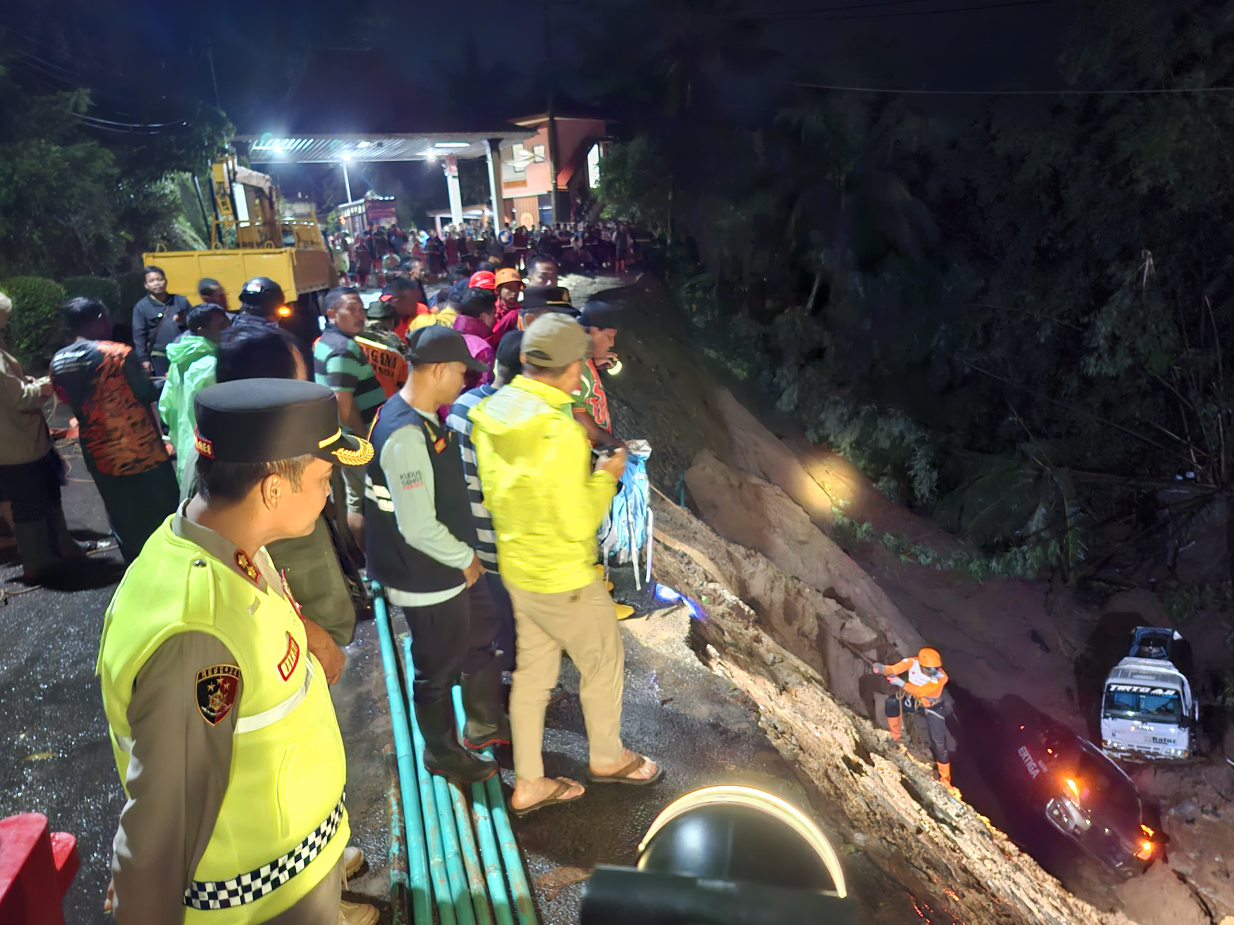 Polres Kudus Terbitkan Kebijakan Nekat, Izinkan Mobil dan Bus Medium Melintas ke Wisata Sunan Muria