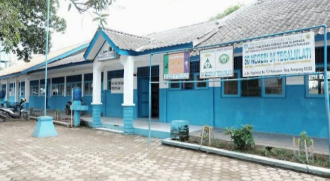 Tidak Punya Meja dan Kursi, Murid Kelas II SD di Kabupaten Pemalang Belajar secara Lesehan ‎