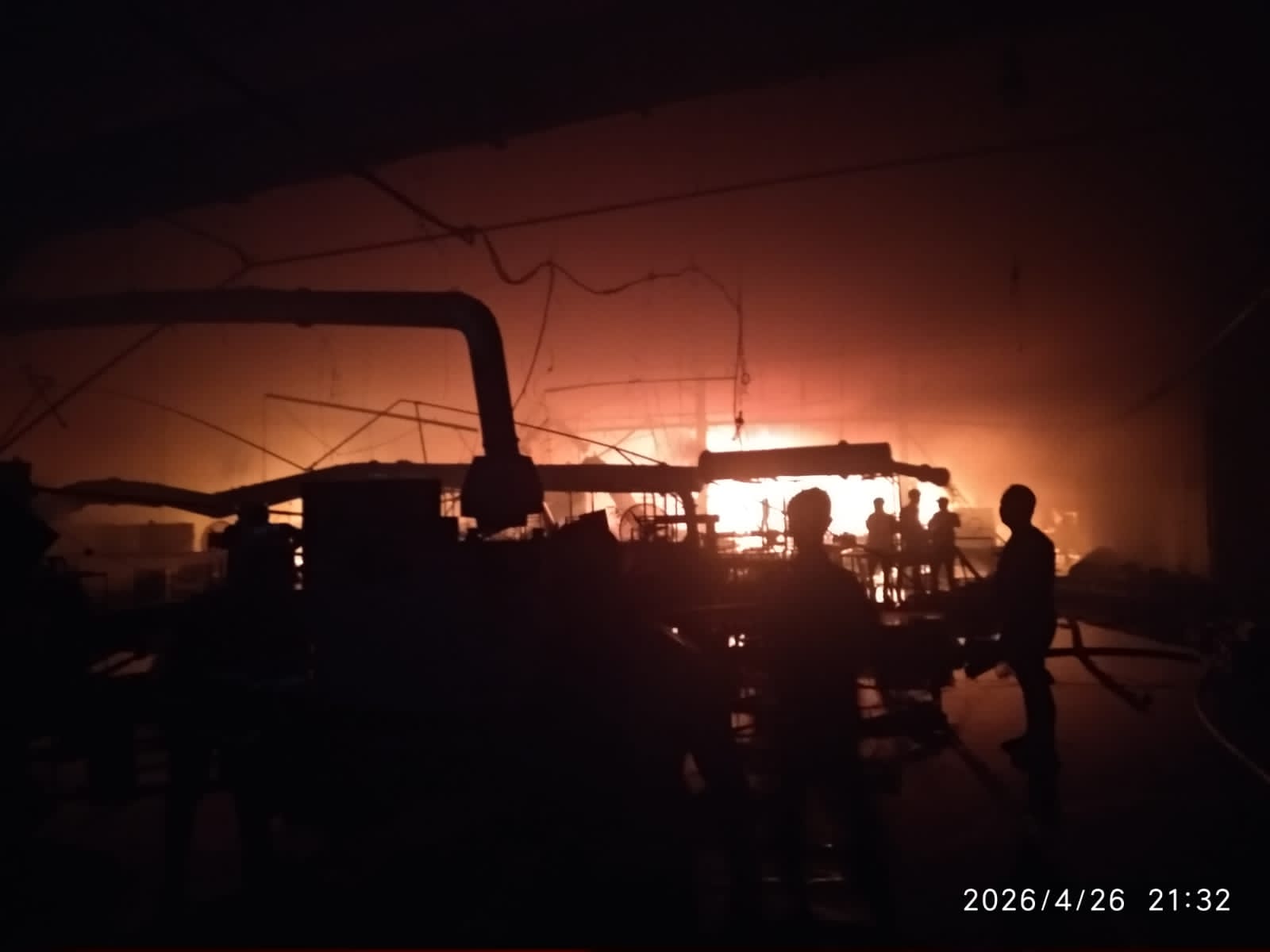 Api Melalap Pabrik di Maribaya, Enam Jam Petugas Berjibaku Jinakkan Si Jago Merah