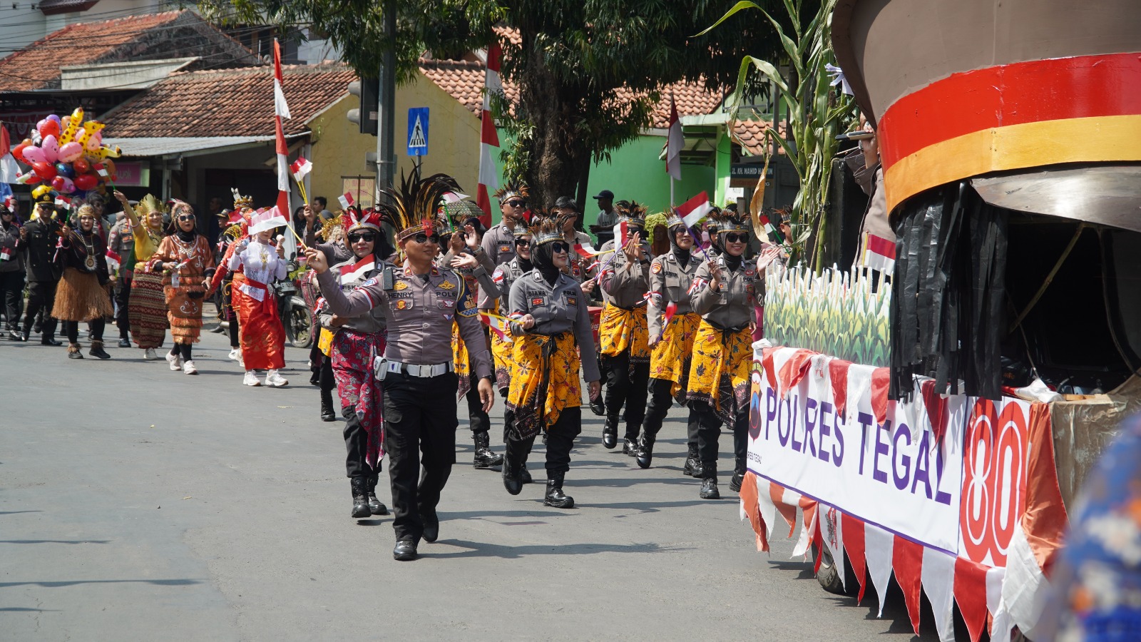 Tidak Hanya Amankan, Polres Tegal Turut Meriahkan Karnaval Kemerdekaan ‎