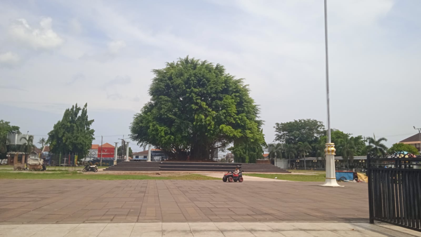 Gratis dan Instagramable, Festival Lampu Alun-alun Batang Digelar Mulai 26 Desember 2025