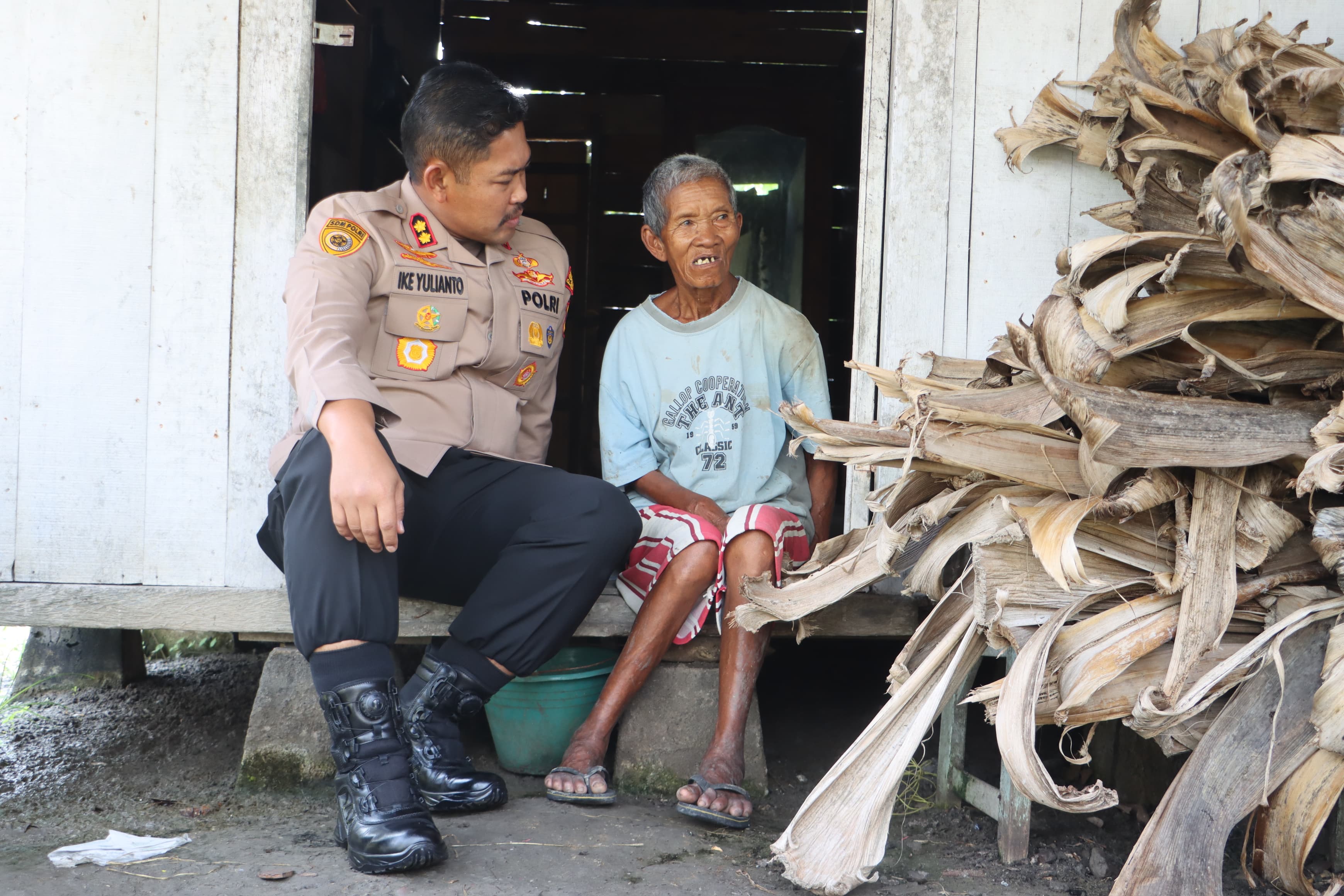 Viral Nenek Disabilitas Kehilangan Uang, Kapolres Grobogan Datang Berikan Bantuan