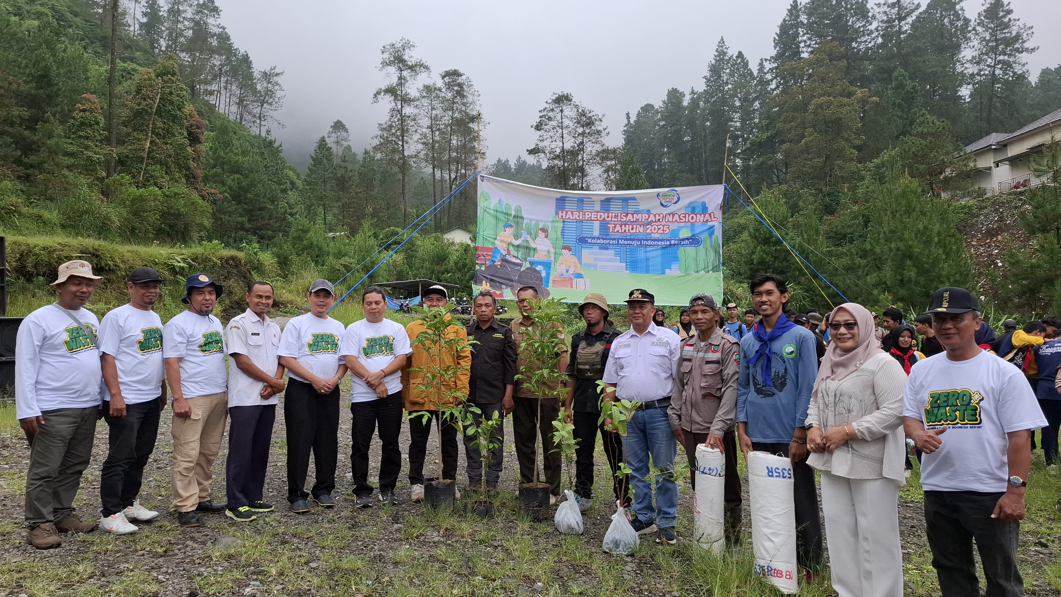 Aksi Bersih Gunung  Warnai Puncak Peringatan Hari Peduli Sampah Nasional