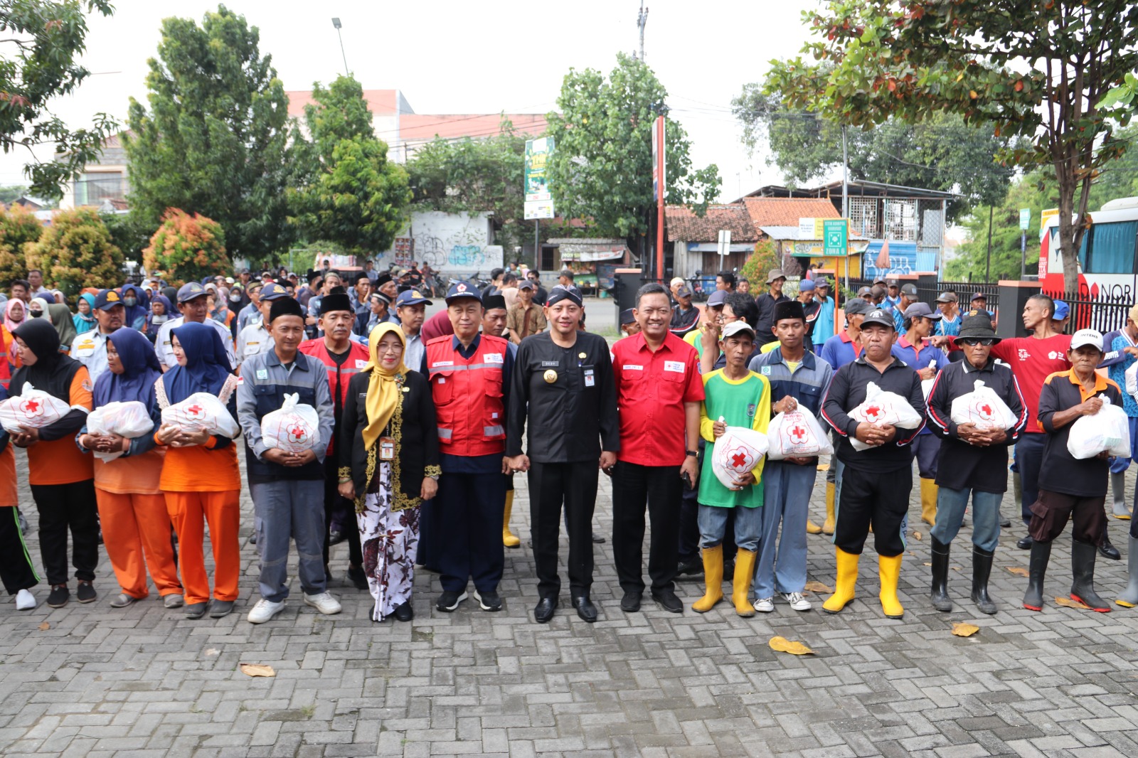 Jelang Lebaran, PMI Kota Tegal Bagikan 370 Paket Sembako