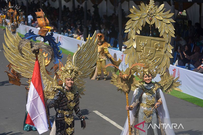 Mengikuti Jember Fashion Carnaval ( JFC ), Jokowi disiapkan Costum Festival Tersendiri