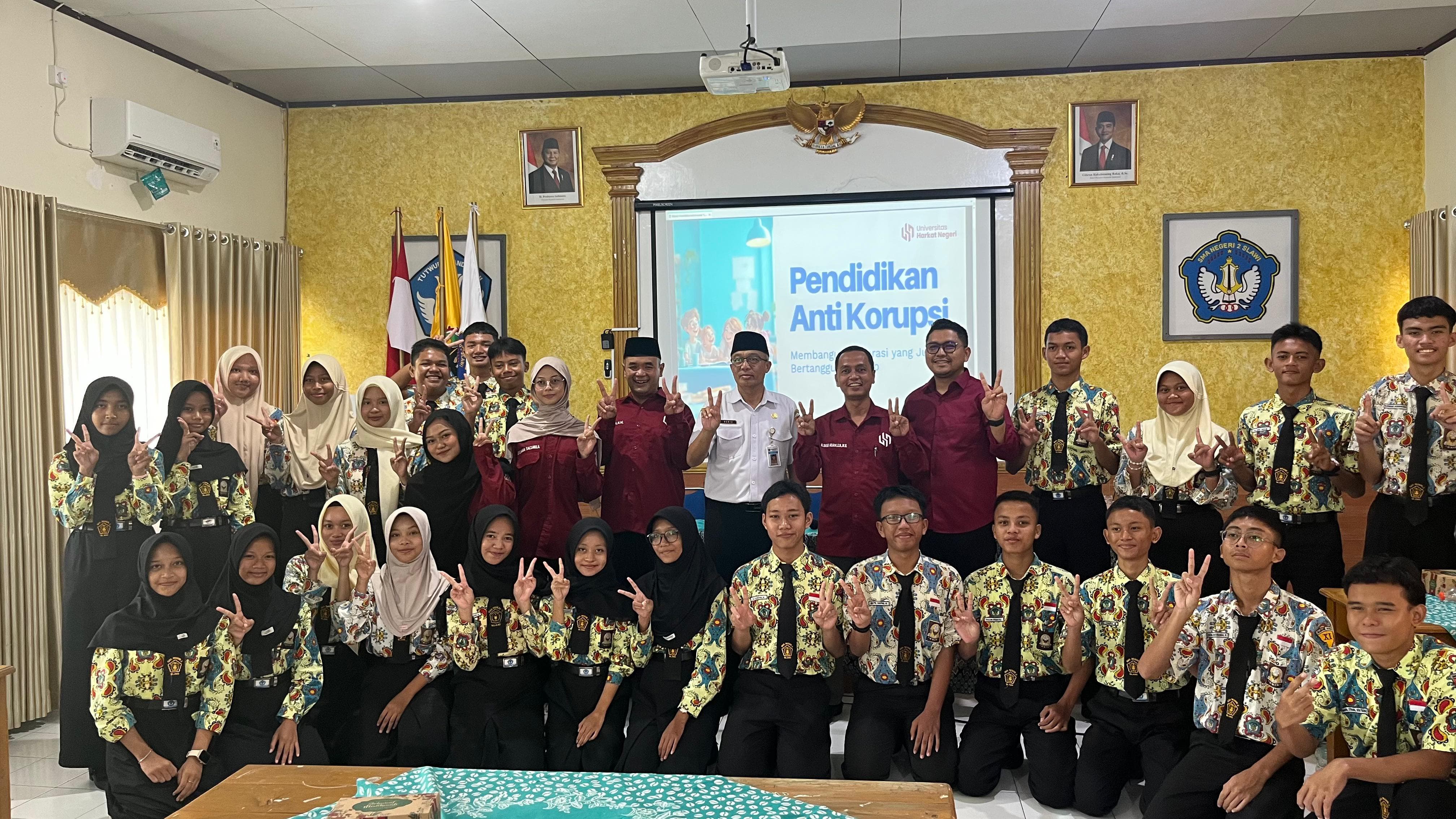 Pengurus OSIS SMAN 2 Slawi Dibekali Pendidikan Anti Korupsi