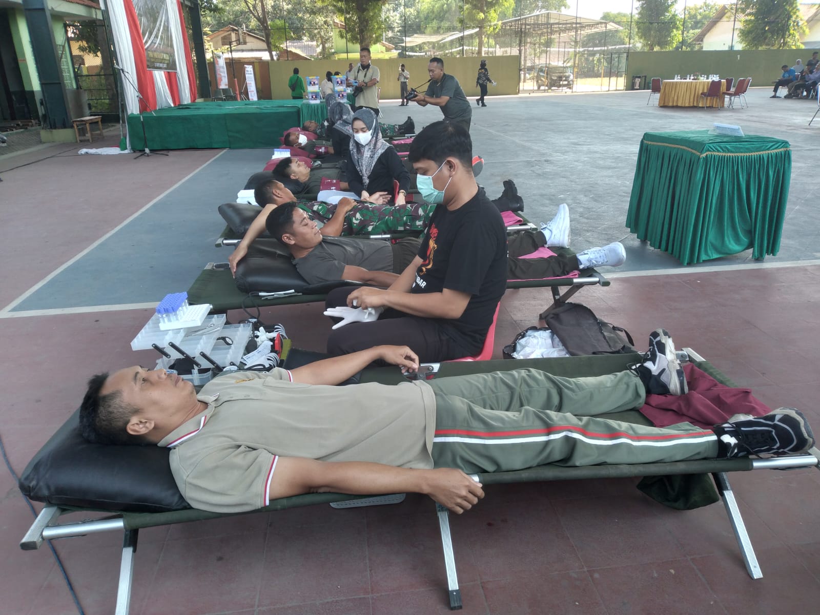 Peringati HUT ke 78 TNI, Ratusan Prajurit Kodim Tegal Donor Darah dan Bagikan Sembako