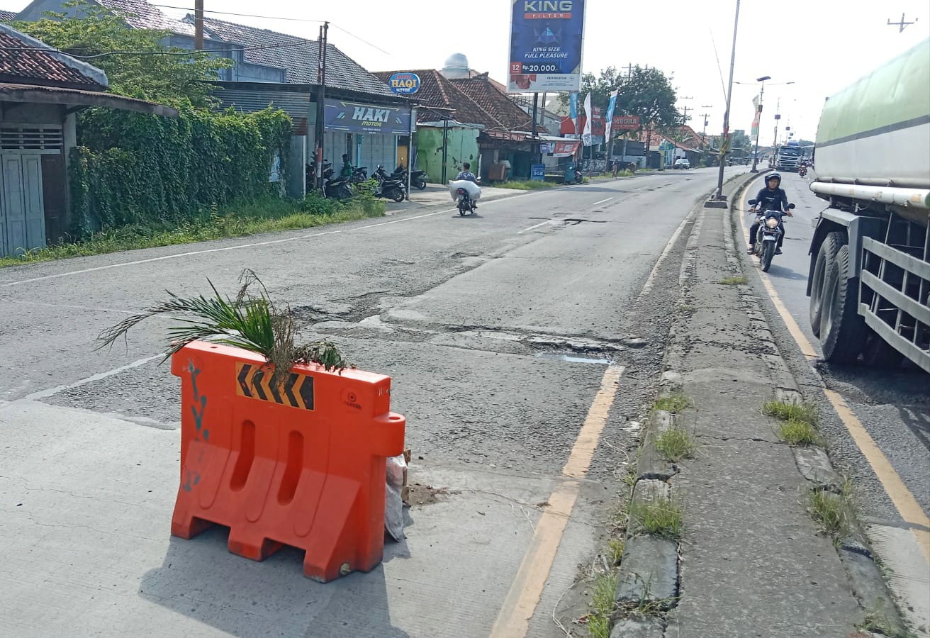 Ruas Jalan Nasional di Pemalang Rusak Parah