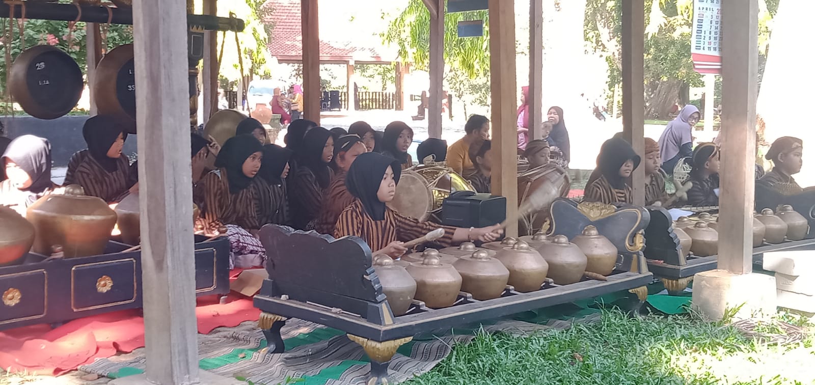 Karawitan Sangga Laras SD Negeri 01 Penggarit Kabupaten Pemalang Tampil di OW Benowo Park 
