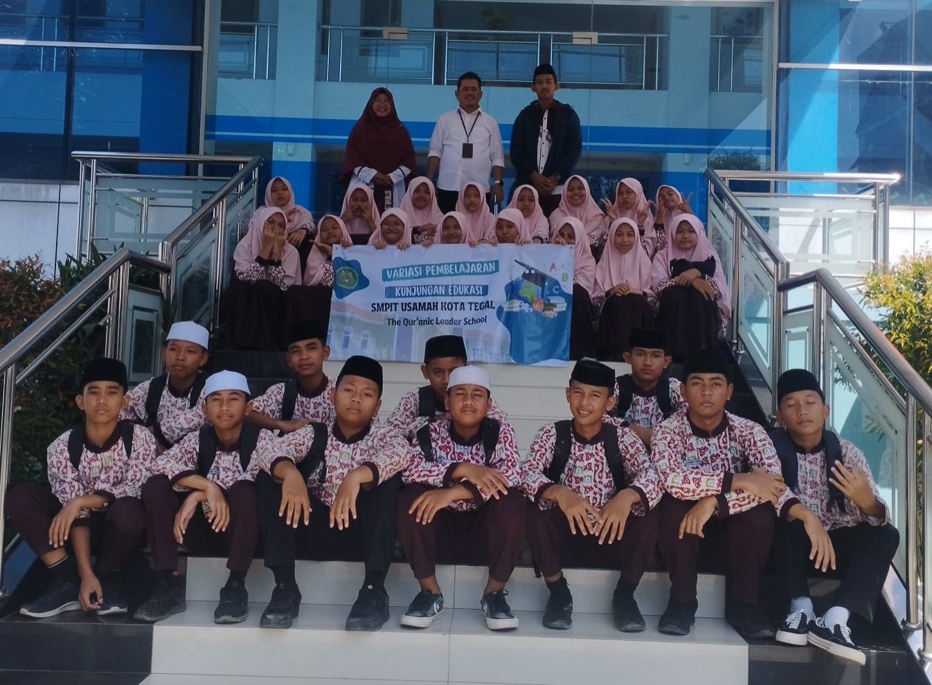 Kunjungan Edukatif SMP IT Usamah ke Radar Tegal, Wujudkan Variasi Pembelajaran yang Menyenangkan