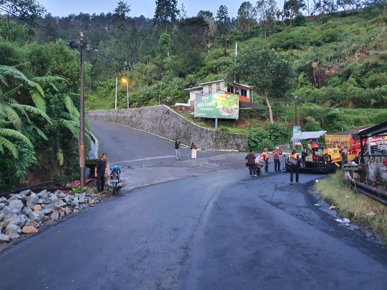 Jalan Menuju Guci Kabupaten Tegal Macet, Masyarakat Diminta Bersabar