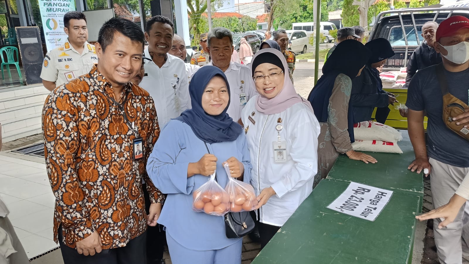 Jelang Nataru, Ribuan Warga Batang Serbu Gerakan Pangan Murah di Pendopo