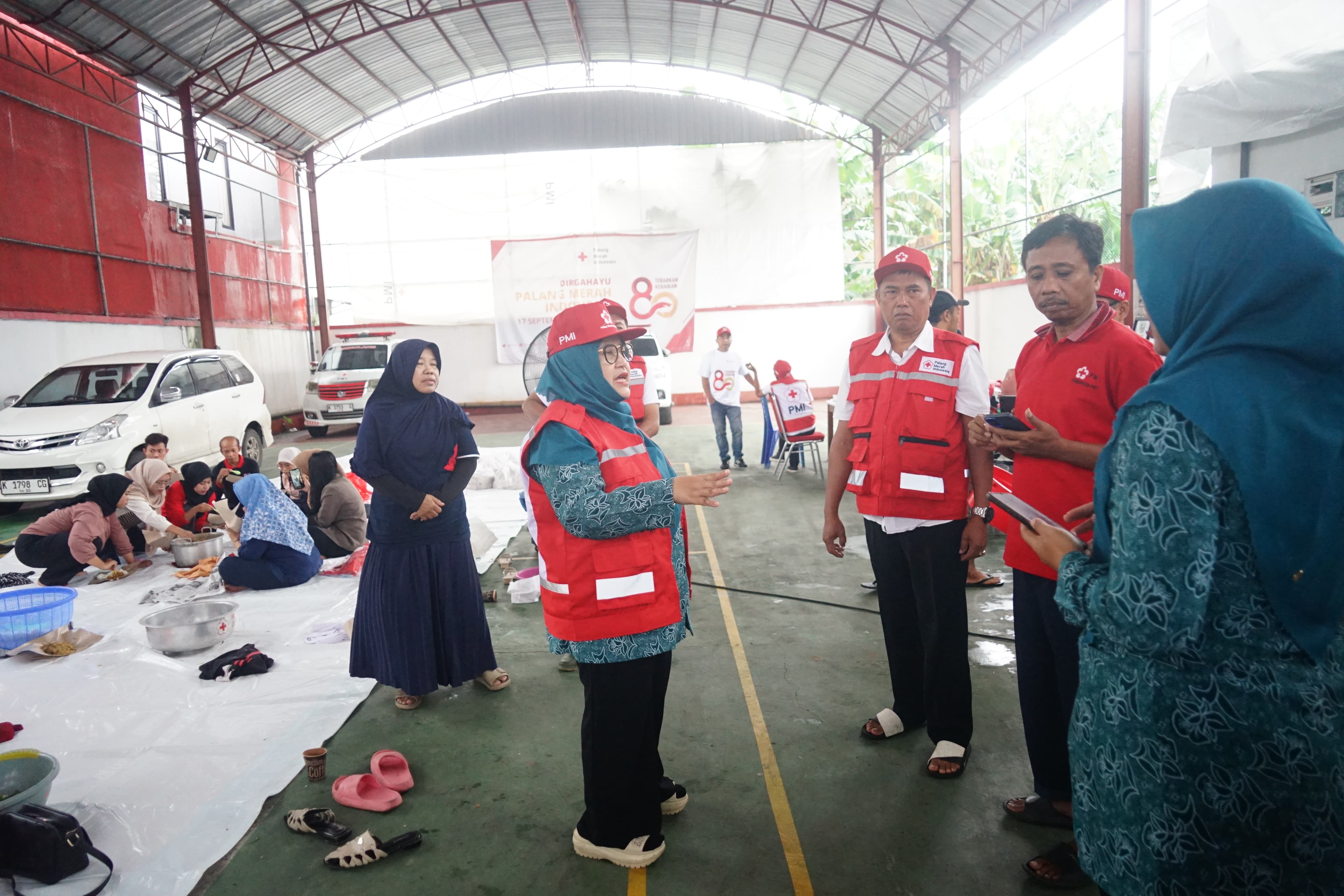Dapur Umum PMI Pati Suplai Nasi Bungkus dan Sembako ke Warga Terdampak Banjir