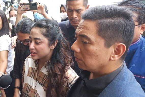 Dewi Perssik Ogah Cabut Laporan Polisi, Ternyata Ini Penyebabnya 