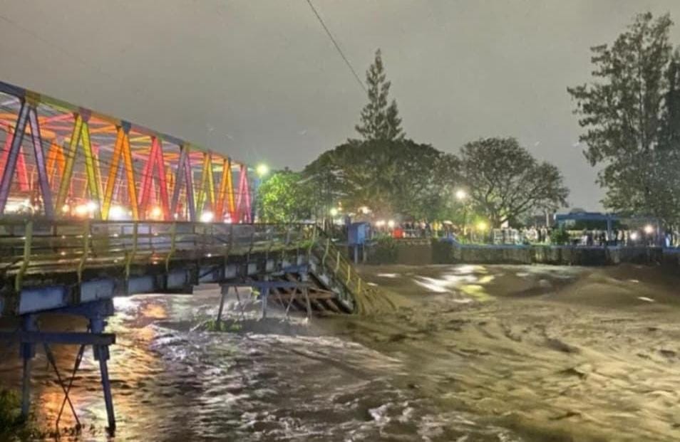 Debit Dua Sungai Naik, Picu Banjir Tiga Wilayah di Tegal