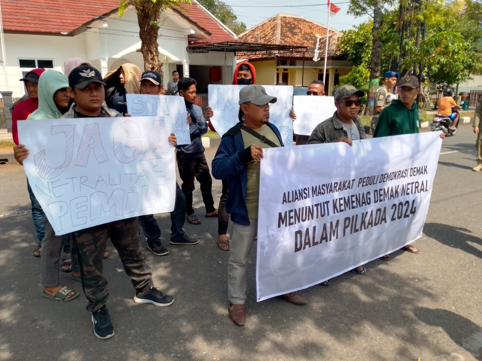 Komitmen Jaga Netralitas, Kemenag Demak Terima Aksi Damai AMPD Demak