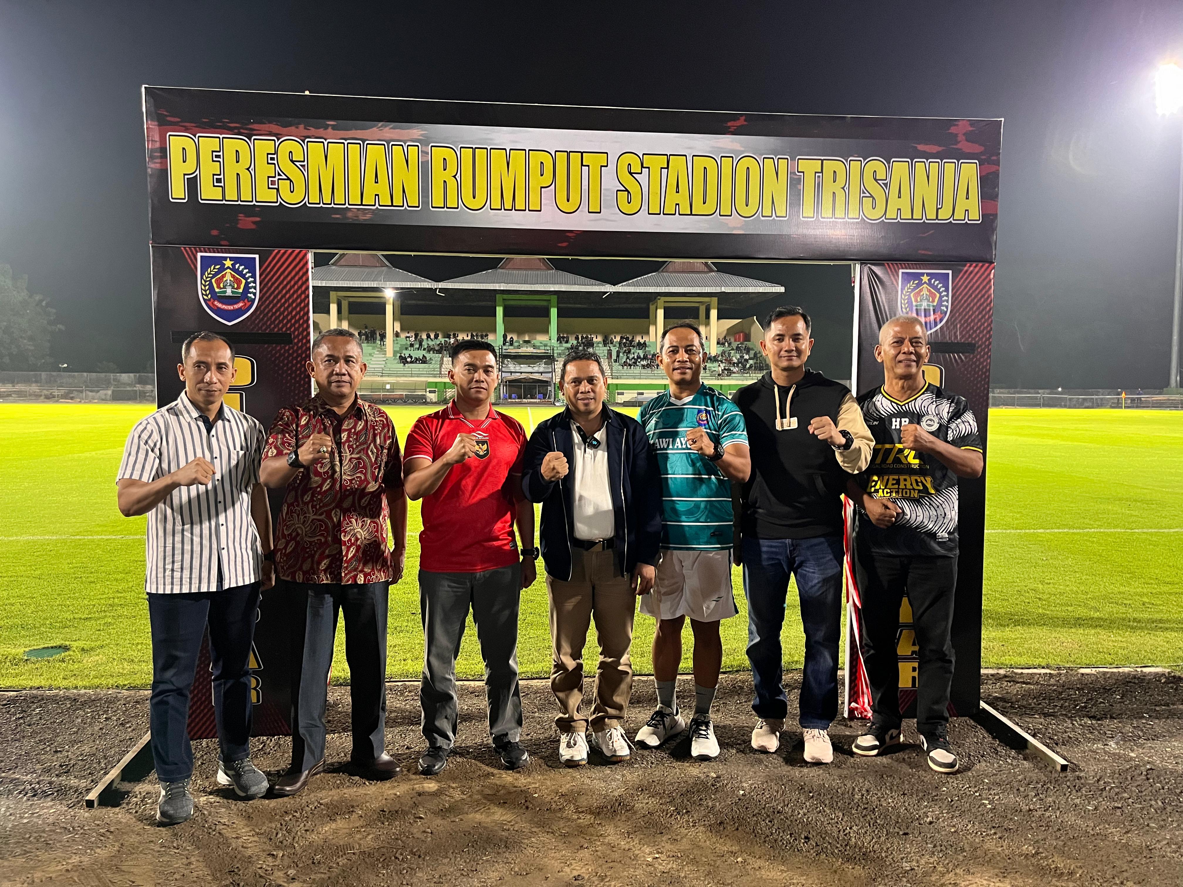 Resmikan Penggunaan Rumput dan Dibukanya Kembali Stadion Trisanja Slawi 