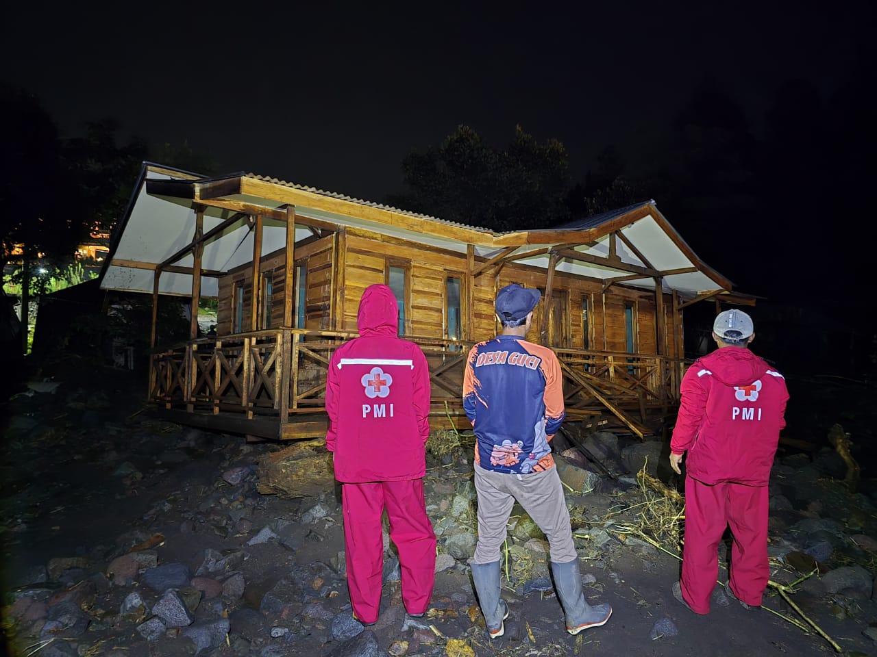 Banjir Bandang Guci, Rumah Warga dan Glamping Hancur Diterjang Luapan Sungai Gung