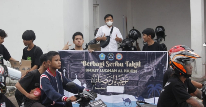 SMAIT LH Kabupaten Tegal Berbagi 1.000 Takjil 