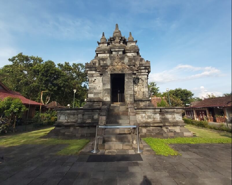 Sejarah Candi Pawon: Keindahan Tersembunyi di Tengah Perkampungan Magelang