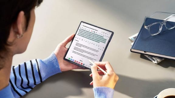 Samsung Galaxy Z Fold6 Punya Fitur PDF Overlay untuk Tingkatkan Produktivitas