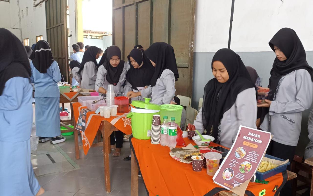 Bazar Produk Siswa SMK Muhammadiyah Larangan Diserbu Pengunjung