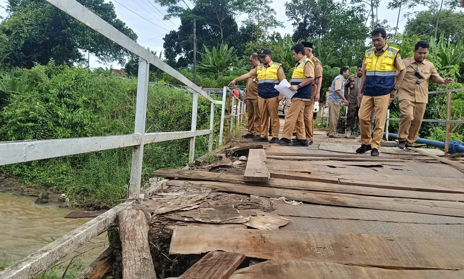 Bupati Batang Keliling Proyek Perbaikan Jalan dan Jembatan Jelang Arus Mudik Lebaran 2025, Ini Temuannya