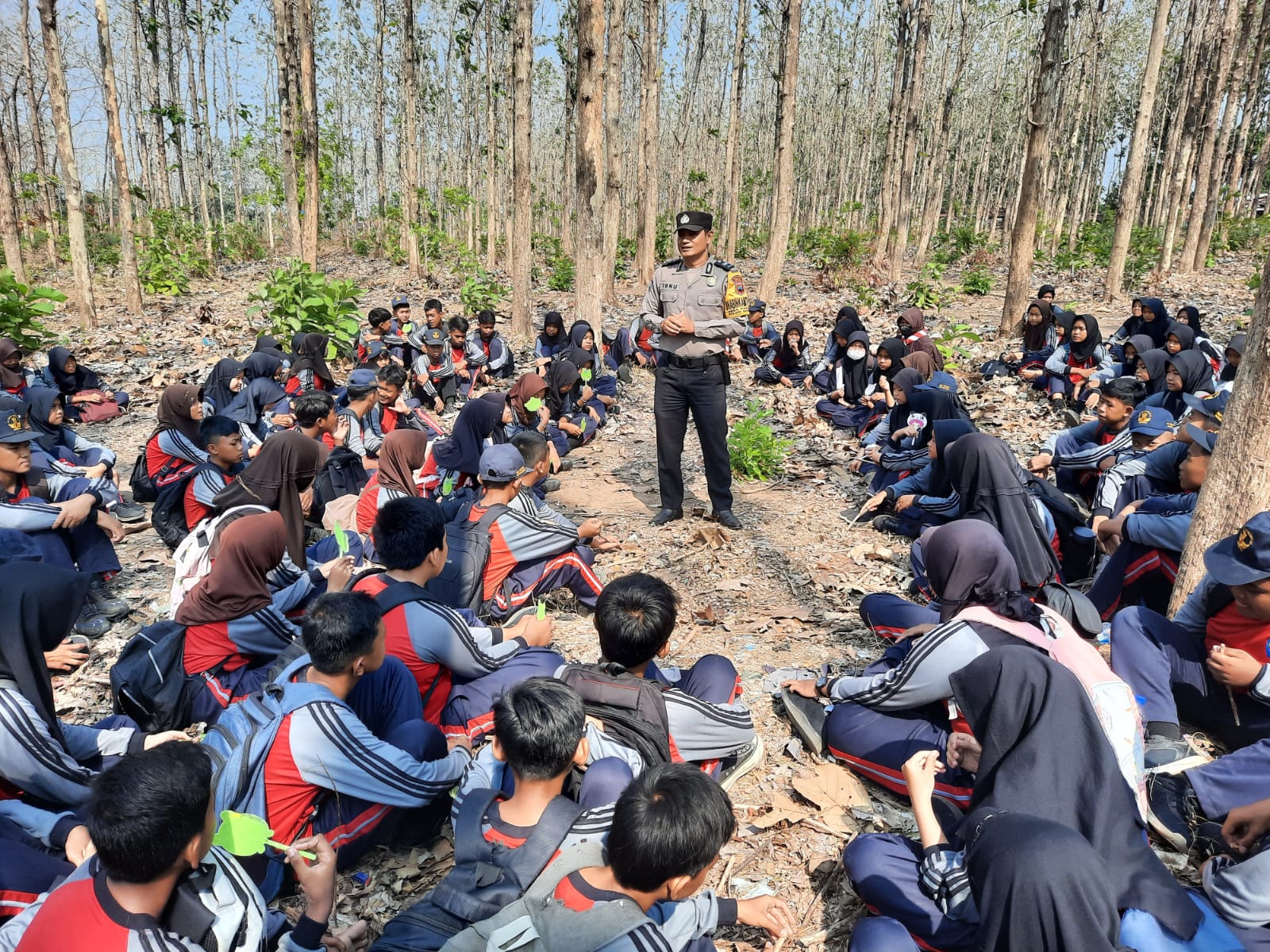 Cegah Pembakaran Hutan, Polisi Beri Edukasi Warga SMPN1 Margasari Tegal