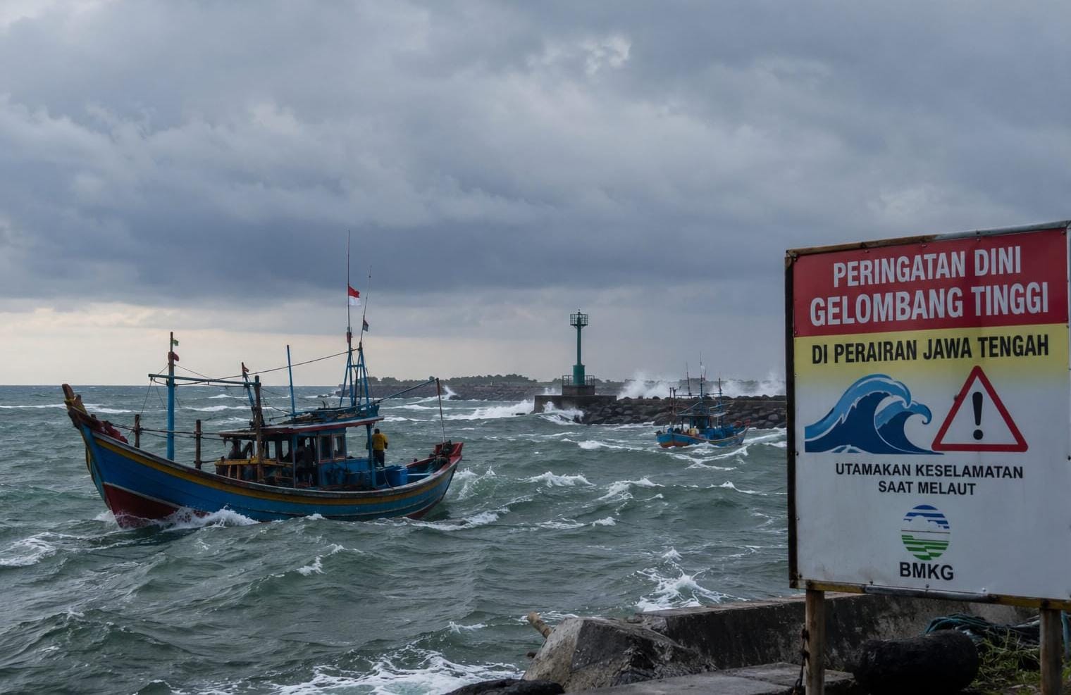 BMKG Peringatkan Gelombang hingga 2,5 Meter di Perairan Demak, Nelayan Diminta Waspada