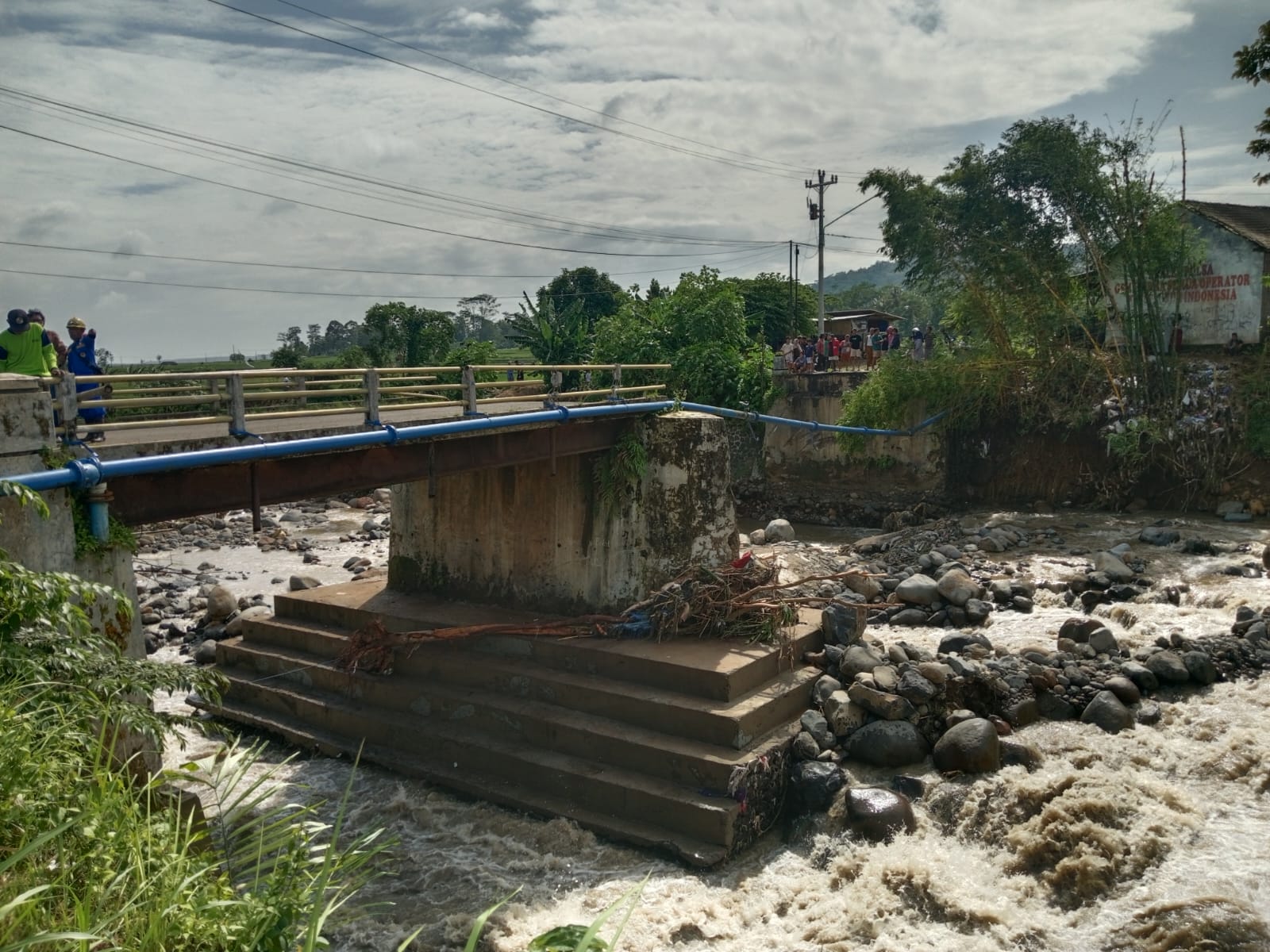 Jembatan Tersono Putus Diterjang Banjir, Pj Bupati Batang Bakal Pinjam Jembatan Bailey