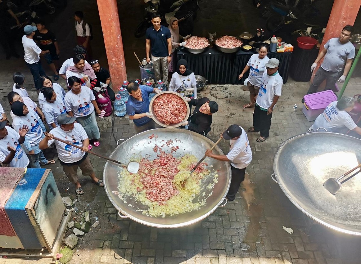 Masak Besar, Cagub Ahmad Luthfi Kolaborasi dengan Chef Bobon Santoso Masak Bergizi Gratis di Rusun Bandarharjo