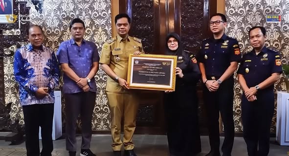 Capai Target Besar, Bea Cukai Kudus Obral Penghargaan ke Mitra Kerja