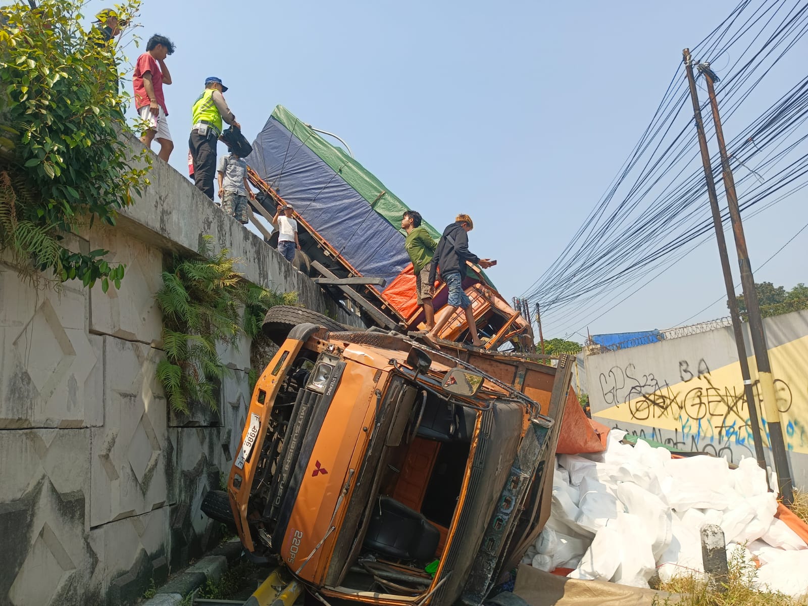 Kecelakaan Maut Flyover Kretek Brebes Libatkan Dua Truk dan Tiga Sepeda Motor