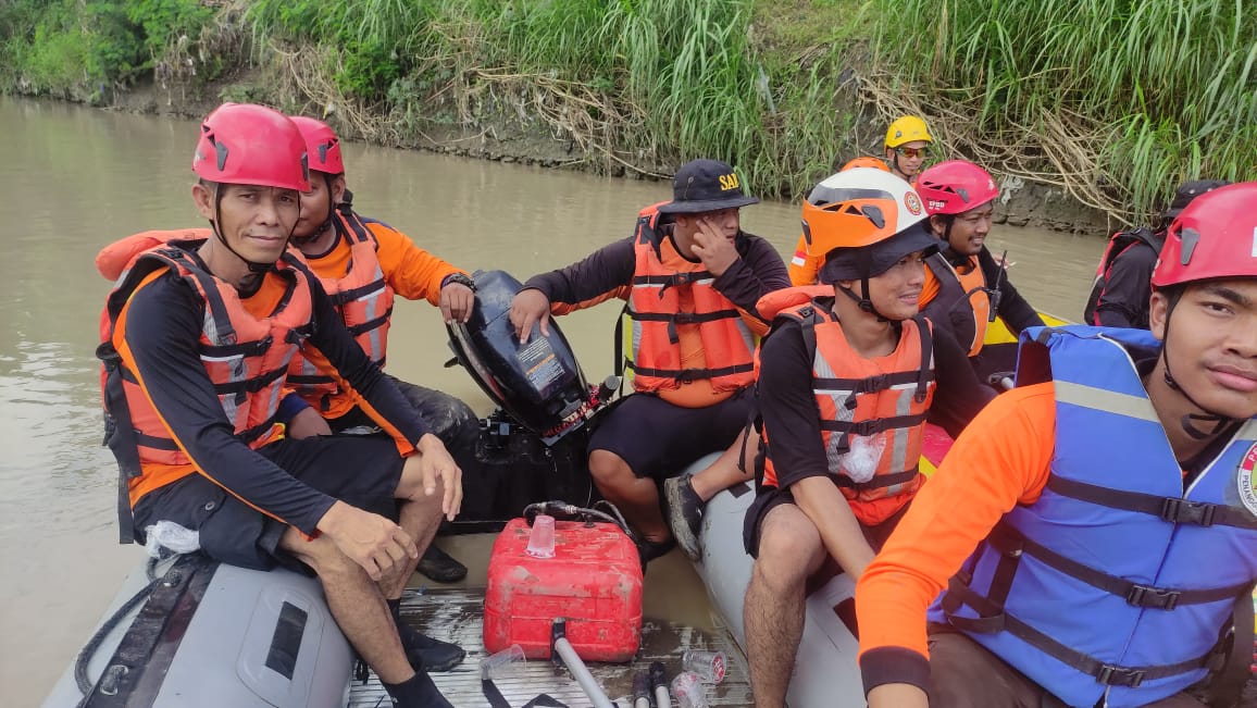 BPBD Kabupaten Tegal Berjibaku Cari Bocah yang Hanyut